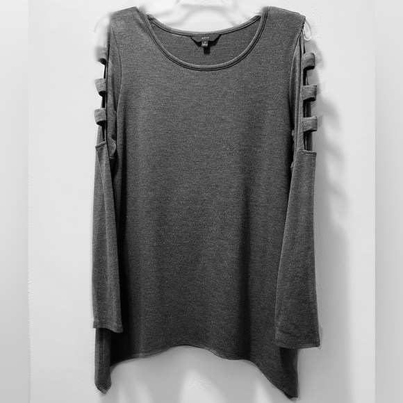 Asymmetrical • Cut Out • Sleeve • Top - Picture 2 of 5